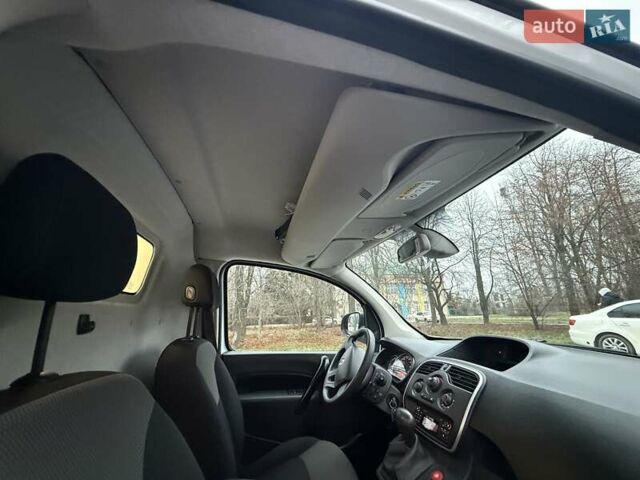 Белый Рено Кенгу, объемом двигателя 0 л и пробегом 61 тыс. км за 11900 $, фото 32 на Automoto.ua