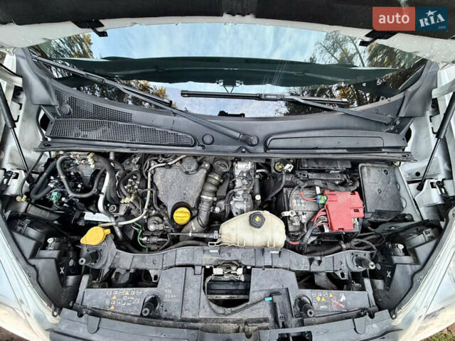 Белый Рено Кенгу, объемом двигателя 1.5 л и пробегом 201 тыс. км за 13700 $, фото 32 на Automoto.ua