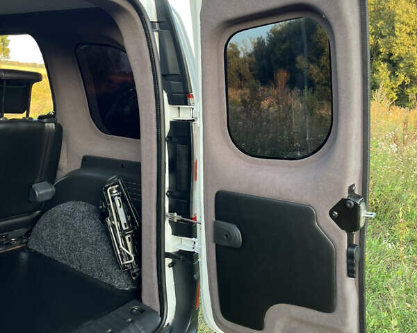 Белый Рено Кенгу, объемом двигателя 1.5 л и пробегом 233 тыс. км за 11750 $, фото 11 на Automoto.ua