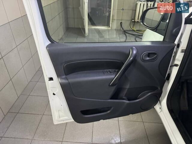 Рено Кенгу 2019 в Умани на Automoto.ua Белый Рено Кенгу, объемом двигателя 1.5 л и пробегом 264 тыс. км за 14500 $, фото 7 на Automoto.ua