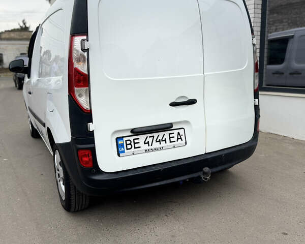 Белый Рено Кенгу, объемом двигателя 1.46 л и пробегом 155 тыс. км за 12000 $, фото 2 на Automoto.ua