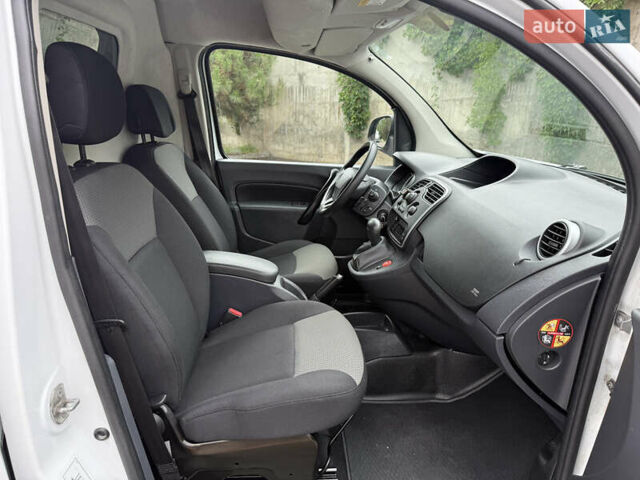 Белый Рено Кенгу, объемом двигателя 1.5 л и пробегом 210 тыс. км за 12300 $, фото 39 на Automoto.ua
