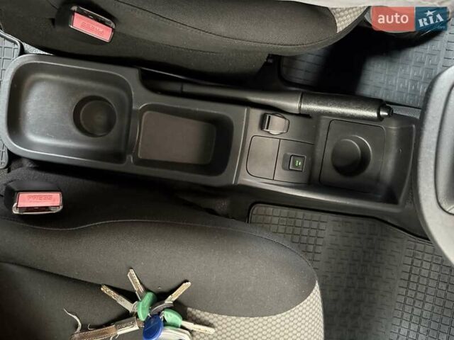 Білий Рено Кєнгу, об'ємом двигуна 0 л та пробігом 32 тис. км за 14900 $, фото 35 на Automoto.ua