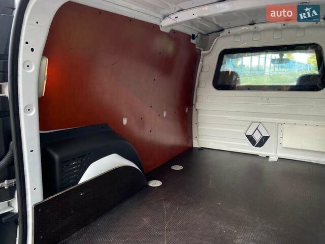 Белый Рено Кенгу, объемом двигателя 0 л и пробегом 19 тыс. км за 12200 $, фото 40 на Automoto.ua