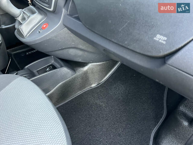 Білий Рено Кєнгу, об'ємом двигуна 1.5 л та пробігом 252 тис. км за 9950 $, фото 84 на Automoto.ua
