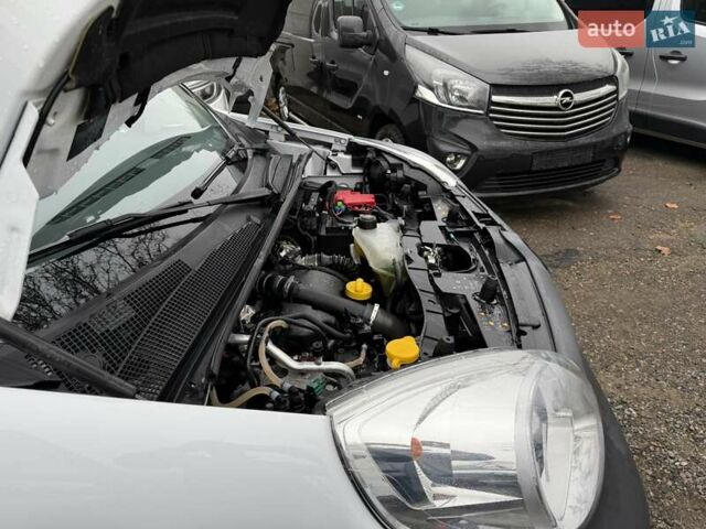 Белый Рено Кенгу, объемом двигателя 0 л и пробегом 143 тыс. км за 14500 $, фото 29 на Automoto.ua