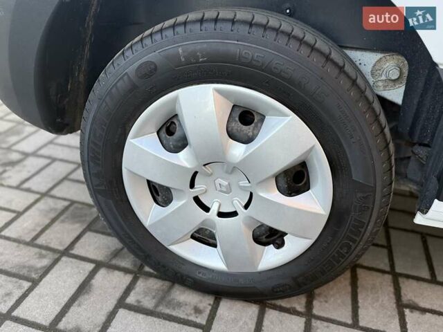 Белый Рено Кенгу, объемом двигателя 0 л и пробегом 16 тыс. км за 13500 $, фото 10 на Automoto.ua