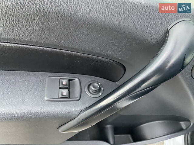 Білий Рено Кєнгу, об'ємом двигуна 1.5 л та пробігом 221 тис. км за 9700 $, фото 38 на Automoto.ua