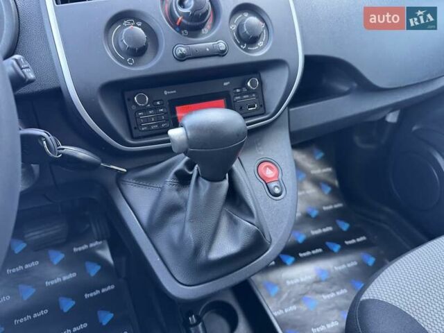 Белый Рено Кенгу, объемом двигателя 0 л и пробегом 39 тыс. км за 10500 $, фото 17 на Automoto.ua