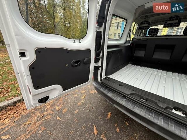Білий Рено Кєнгу, об'ємом двигуна 0 л та пробігом 32 тис. км за 14900 $, фото 29 на Automoto.ua