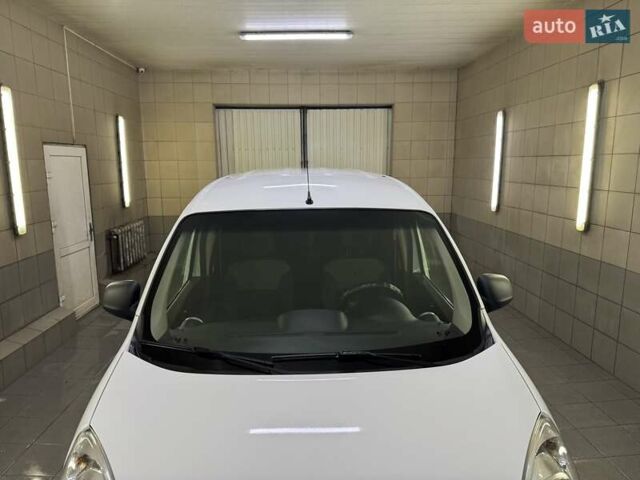 Рено Кенгу 2019 в Умани на Automoto.ua Белый Рено Кенгу, объемом двигателя 1.5 л и пробегом 264 тыс. км за 14500 $, фото 27 на Automoto.ua