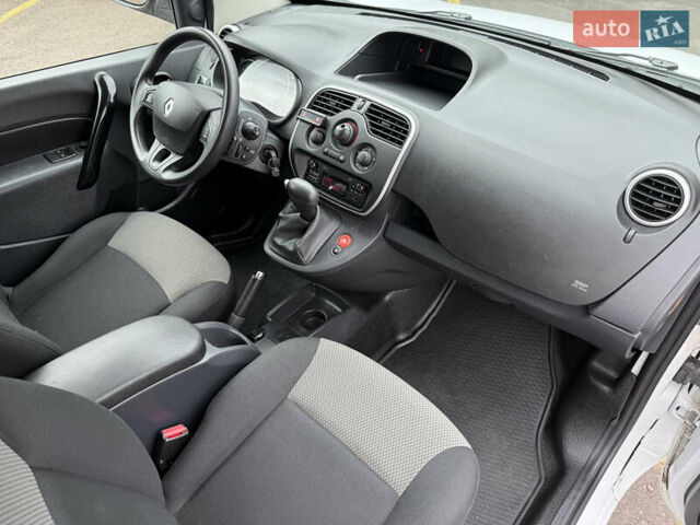 Белый Рено Кенгу, объемом двигателя 1.5 л и пробегом 210 тыс. км за 12300 $, фото 52 на Automoto.ua