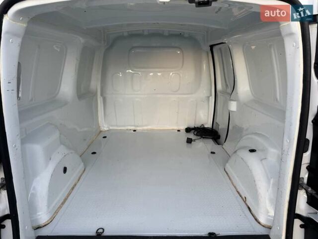 Білий Рено Кєнгу, об'ємом двигуна 0 л та пробігом 27 тис. км за 11999 $, фото 4 на Automoto.ua