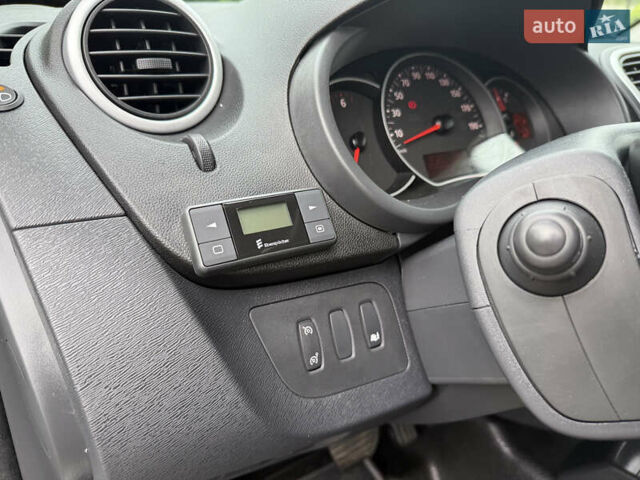 Белый Рено Кенгу, объемом двигателя 1.5 л и пробегом 210 тыс. км за 12300 $, фото 61 на Automoto.ua