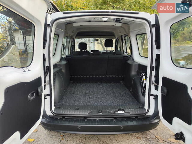 Белый Рено Кенгу, объемом двигателя 0 л и пробегом 16 тыс. км за 14700 $, фото 9 на Automoto.ua