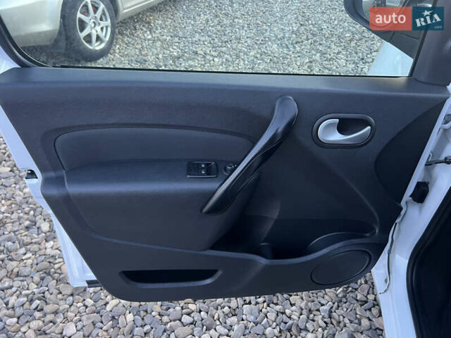 Білий Рено Кєнгу, об'ємом двигуна 1.5 л та пробігом 190 тис. км за 10800 $, фото 12 на Automoto.ua