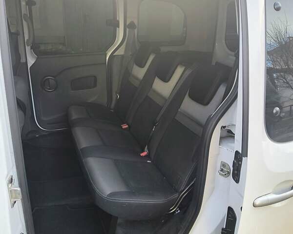 Білий Рено Кєнгу, об'ємом двигуна 1.46 л та пробігом 50 тис. км за 16000 $, фото 6 на Automoto.ua