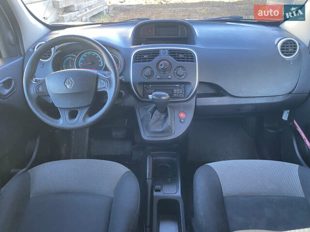 Белый Рено Кенгу, объемом двигателя 0 л и пробегом 82 тыс. км за 13200 $, фото 25 на Automoto.ua