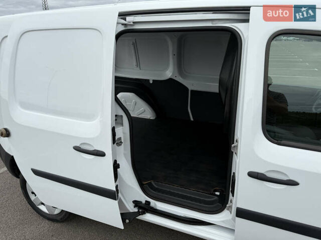 Белый Рено Кенгу, объемом двигателя 1.5 л и пробегом 150 тыс. км за 12200 $, фото 14 на Automoto.ua
