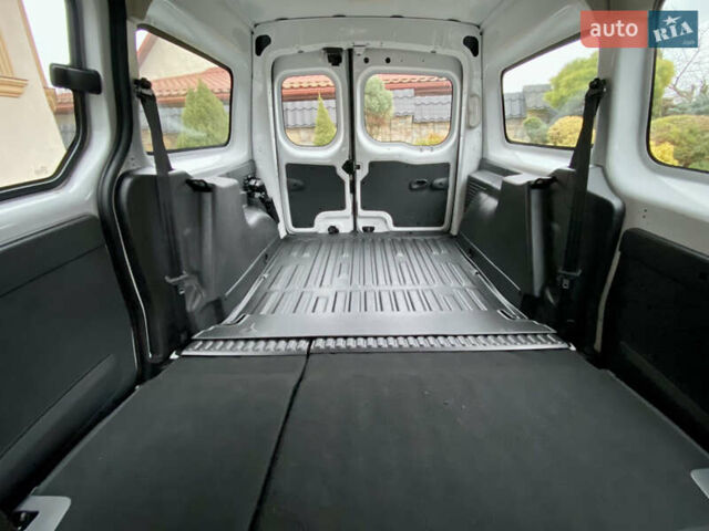 Белый Рено Кенгу, объемом двигателя 0 л и пробегом 17 тыс. км за 14399 $, фото 60 на Automoto.ua