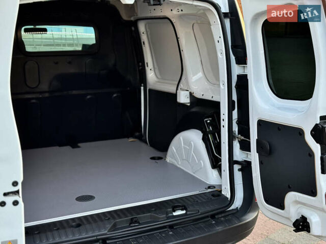 Белый Рено Кенгу, объемом двигателя 1.5 л и пробегом 164 тыс. км за 11399 $, фото 27 на Automoto.ua