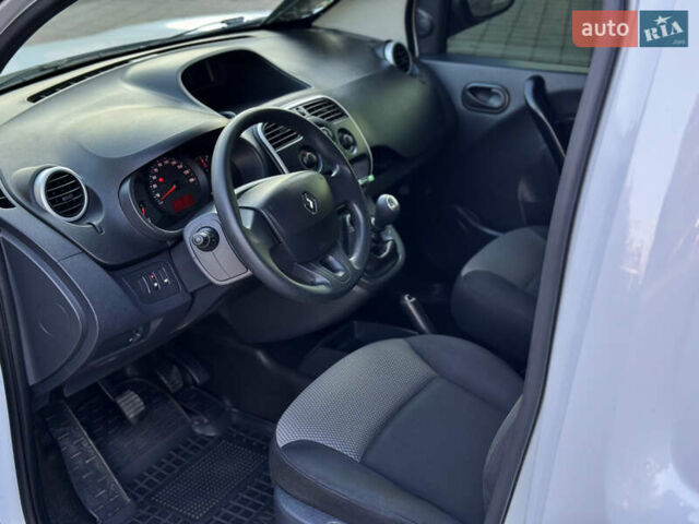 Белый Рено Кенгу, объемом двигателя 1.5 л и пробегом 162 тыс. км за 11799 $, фото 14 на Automoto.ua