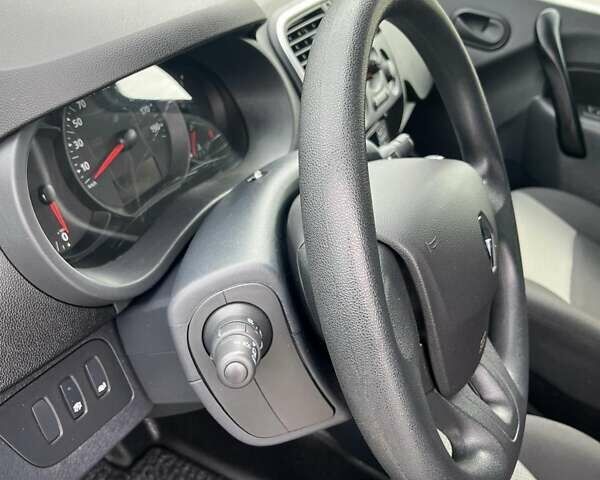 Белый Рено Кенгу, объемом двигателя 1.5 л и пробегом 255 тыс. км за 10550 $, фото 44 на Automoto.ua