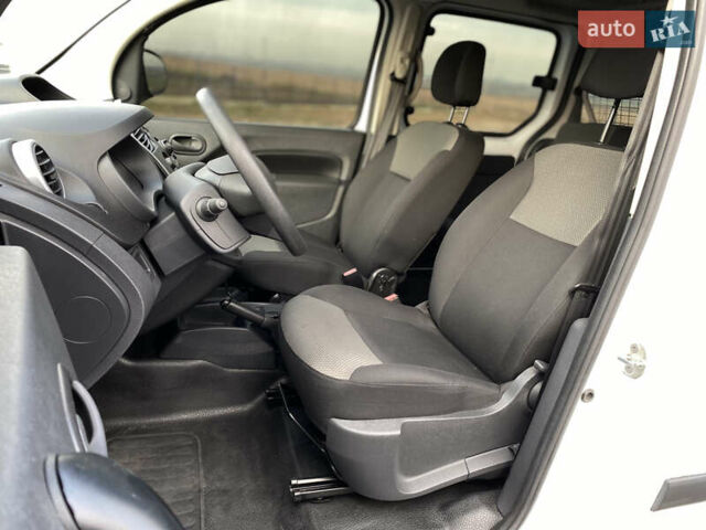 Белый Рено Кенгу, объемом двигателя 0 л и пробегом 8 тыс. км за 15500 $, фото 60 на Automoto.ua