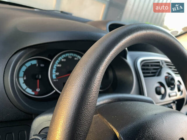 Белый Рено Кенгу, объемом двигателя 0 л и пробегом 99 тыс. км за 8250 $, фото 13 на Automoto.ua