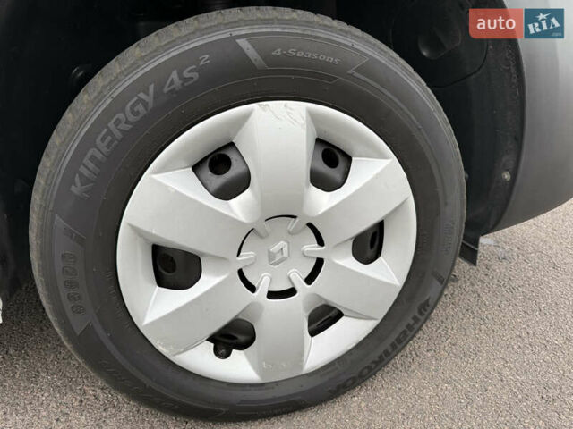 Белый Рено Кенгу, объемом двигателя 1.5 л и пробегом 150 тыс. км за 12200 $, фото 31 на Automoto.ua