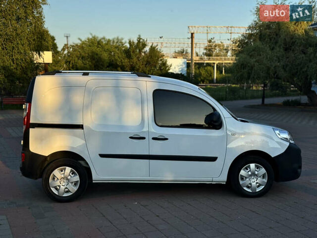 Белый Рено Кенгу, объемом двигателя 1.5 л и пробегом 162 тыс. км за 11799 $, фото 7 на Automoto.ua