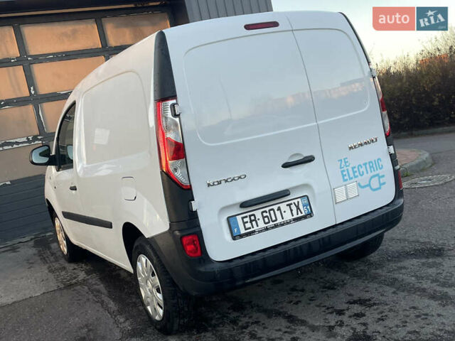 Белый Рено Кенгу, объемом двигателя 0 л и пробегом 99 тыс. км за 8250 $, фото 7 на Automoto.ua