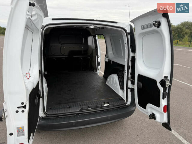 Белый Рено Кенгу, объемом двигателя 1.5 л и пробегом 150 тыс. км за 12200 $, фото 16 на Automoto.ua