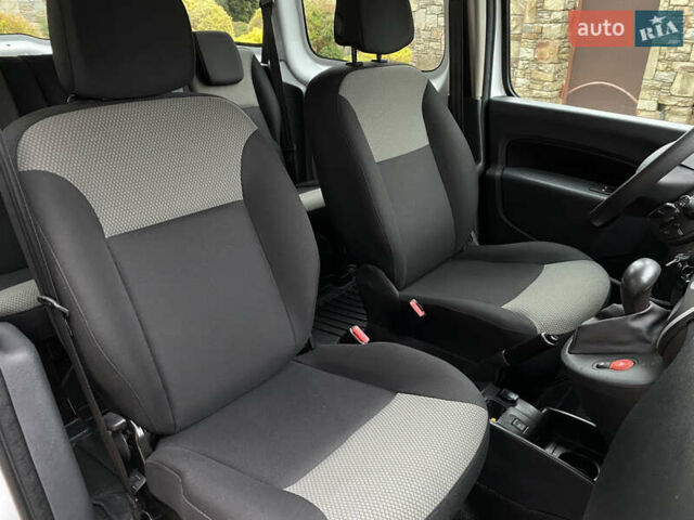 Белый Рено Кенгу, объемом двигателя 0 л и пробегом 17 тыс. км за 14399 $, фото 45 на Automoto.ua