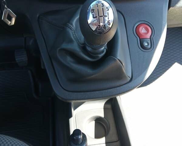 Белый Рено Кенгу, объемом двигателя 1.46 л и пробегом 96 тыс. км за 15550 $, фото 15 на Automoto.ua
