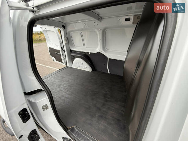 Белый Рено Кенгу, объемом двигателя 1.5 л и пробегом 150 тыс. км за 12200 $, фото 15 на Automoto.ua
