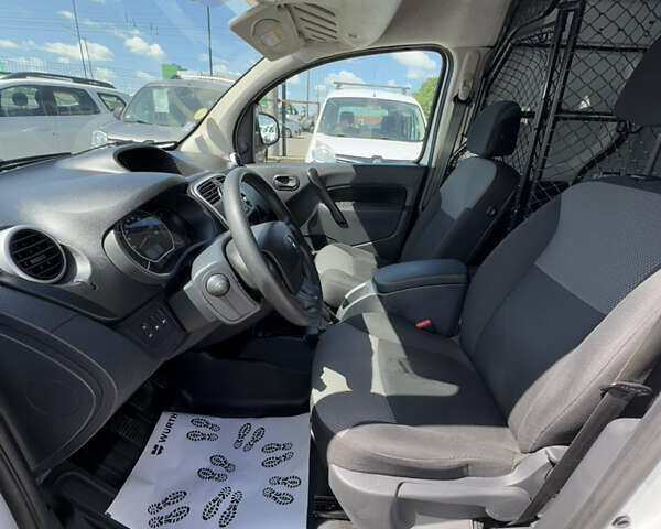Белый Рено Кенгу, объемом двигателя 1.5 л и пробегом 179 тыс. км за 12700 $, фото 12 на Automoto.ua