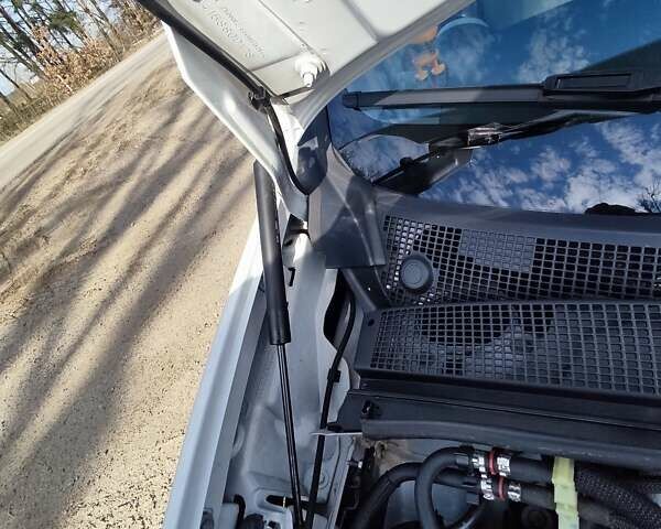 Белый Рено Кенгу, объемом двигателя 1.5 л и пробегом 175 тыс. км за 12800 $, фото 21 на Automoto.ua