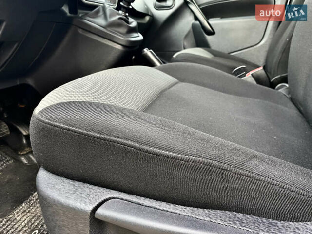 Белый Рено Кенгу, объемом двигателя 1.5 л и пробегом 164 тыс. км за 11399 $, фото 23 на Automoto.ua