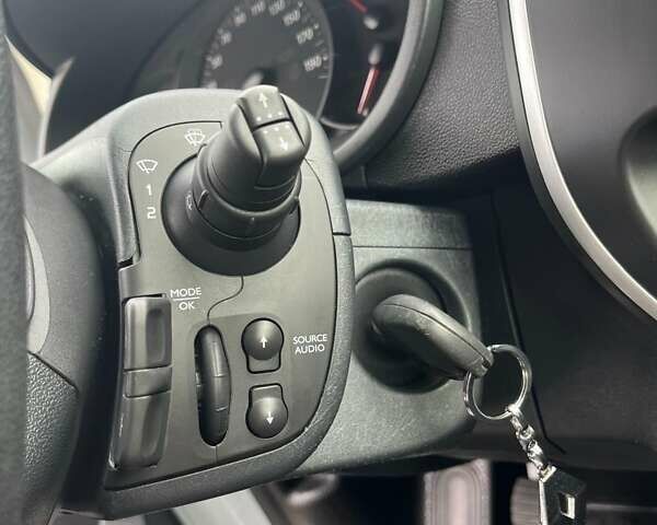 Белый Рено Кенгу, объемом двигателя 1.5 л и пробегом 255 тыс. км за 10550 $, фото 49 на Automoto.ua