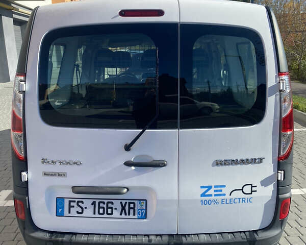 Белый Рено Кенгу, объемом двигателя 0 л и пробегом 82 тыс. км за 13200 $, фото 8 на Automoto.ua