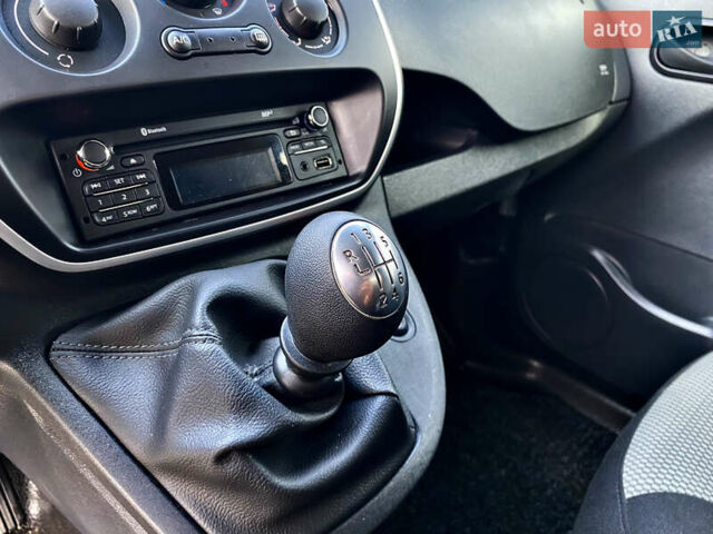 Белый Рено Кенгу, объемом двигателя 1.5 л и пробегом 164 тыс. км за 11399 $, фото 21 на Automoto.ua