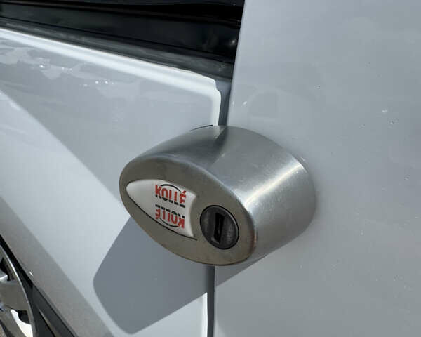 Белый Рено Кенгу, объемом двигателя 1.5 л и пробегом 149 тыс. км за 13900 $, фото 32 на Automoto.ua