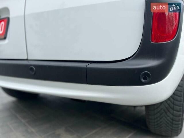 Белый Рено Кенгу, объемом двигателя 1.5 л и пробегом 255 тыс. км за 10550 $, фото 17 на Automoto.ua