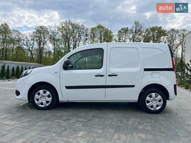 Белый Рено Кенгу, объемом двигателя 1.5 л и пробегом 255 тыс. км за 10550 $, фото 6 на Automoto.ua