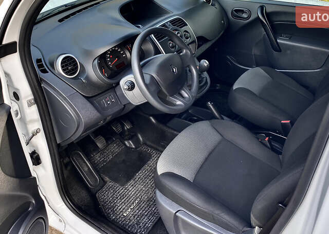 Белый Рено Кенгу, объемом двигателя 1.5 л и пробегом 164 тыс. км за 11399 $, фото 19 на Automoto.ua