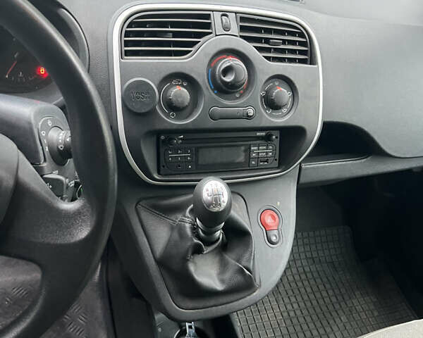 Білий Рено Кєнгу, об'ємом двигуна 1.5 л та пробігом 77 тис. км за 12200 $, фото 28 на Automoto.ua