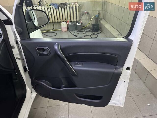 Білий Рено Кєнгу, об'ємом двигуна 1.5 л та пробігом 131 тис. км за 13999 $, фото 8 на Automoto.ua