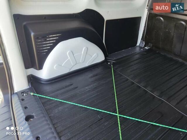 Белый Рено Кенгу, объемом двигателя 1.5 л и пробегом 180 тыс. км за 12250 $, фото 9 на Automoto.ua