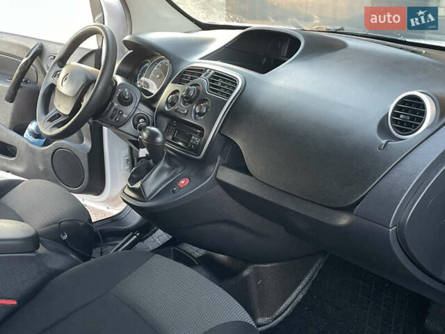 Белый Рено Кенгу, объемом двигателя 0 л и пробегом 99 тыс. км за 8250 $, фото 11 на Automoto.ua